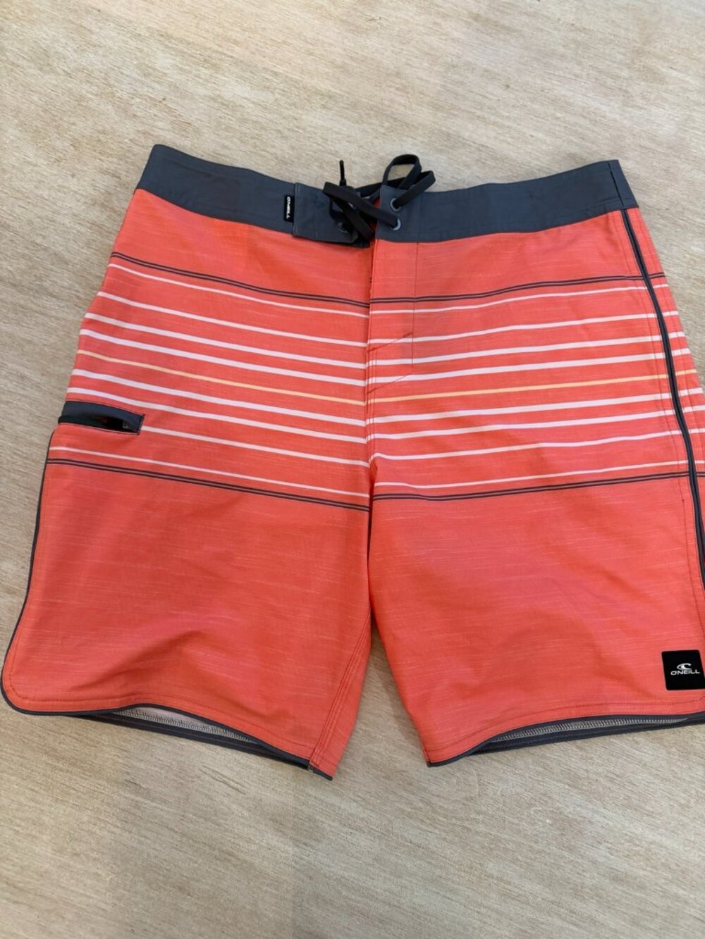 O’Neill Hyperfreak Men’s Boardshorts Swim Trunks Coral Stripe Size 32